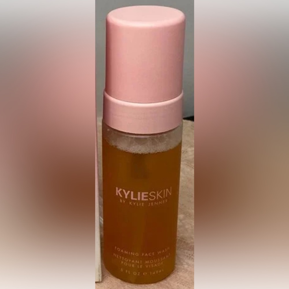 Kylie Cosmetics Foaming Face Wash